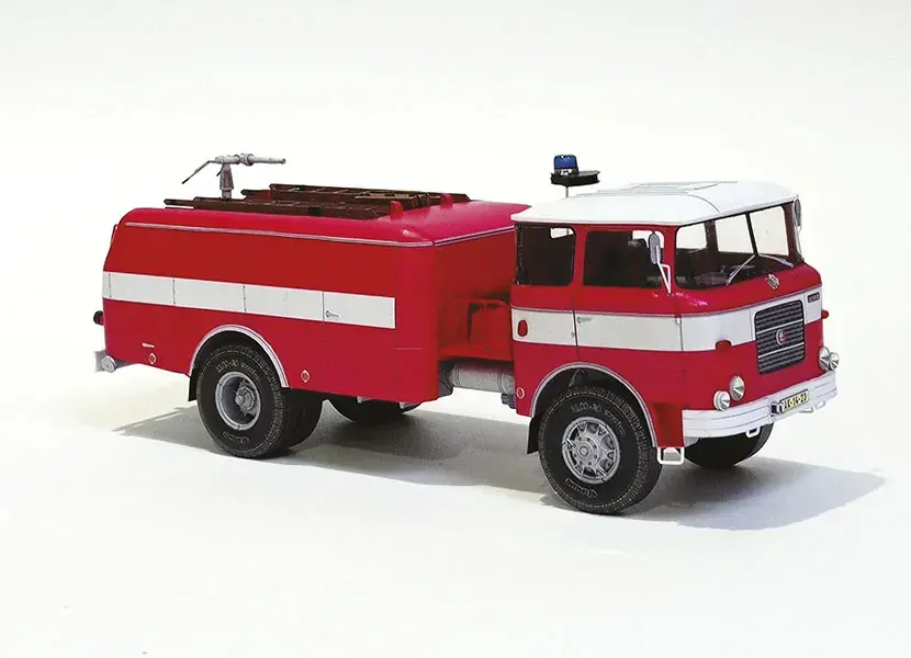 Skříňový přepravník osob T815 SPO