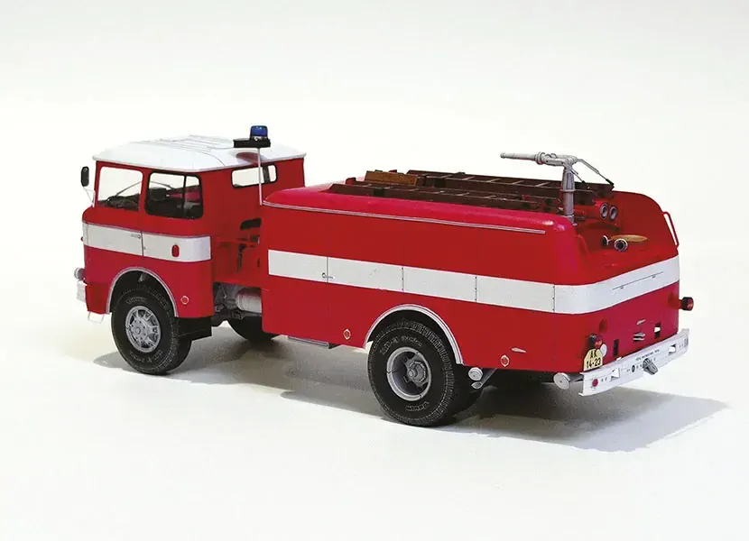 Skříňový přepravník osob T815 SPO