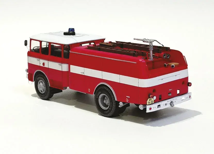 Skříňový přepravník osob T815 SPO